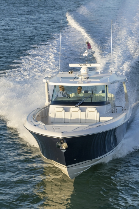 Tiara Yachts 43 LS | Hull Color: Portofino Blue