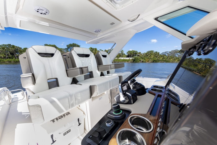 Tiara Yachts 34 LS | Standard Upholstery: Carbon