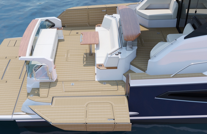 Tiara Yachts EX 60 | High-Gloss Teak Table
