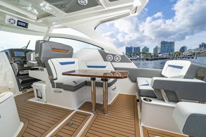 34 LX Convertible Starboard L-Lounge with Table
