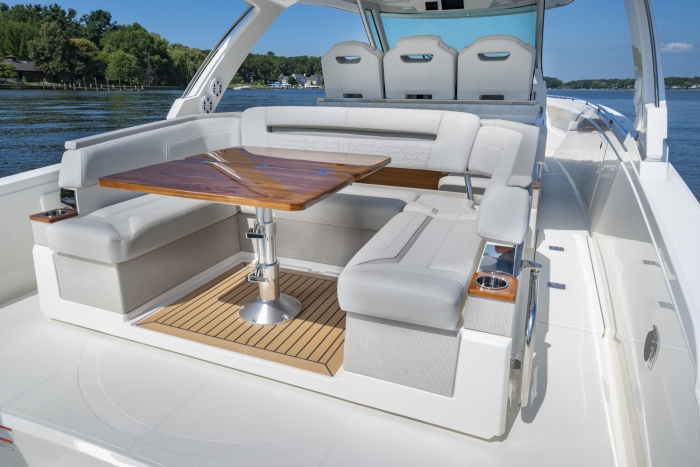 Tiara Yachts 38 LS | Rotating U-lounge facing aft