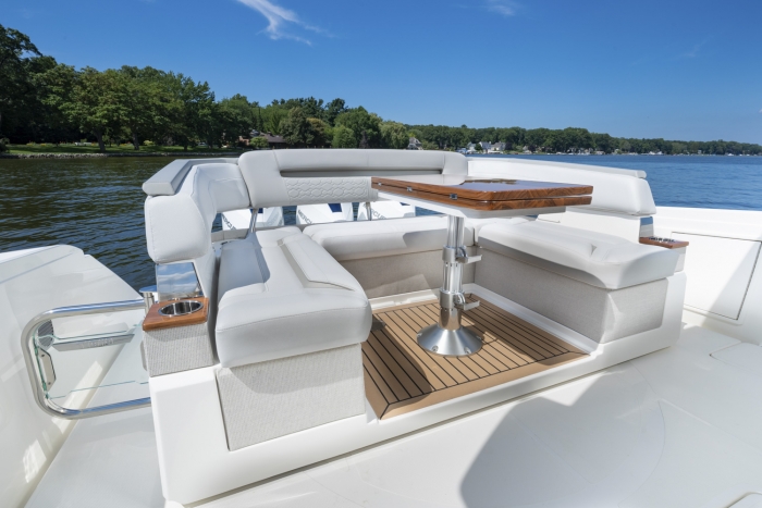 Tiara Yachts 38 LS | Rotating U-lounge