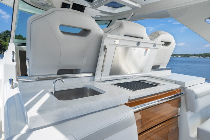 Tiara Yachts 38 LS | Galley sink and grill