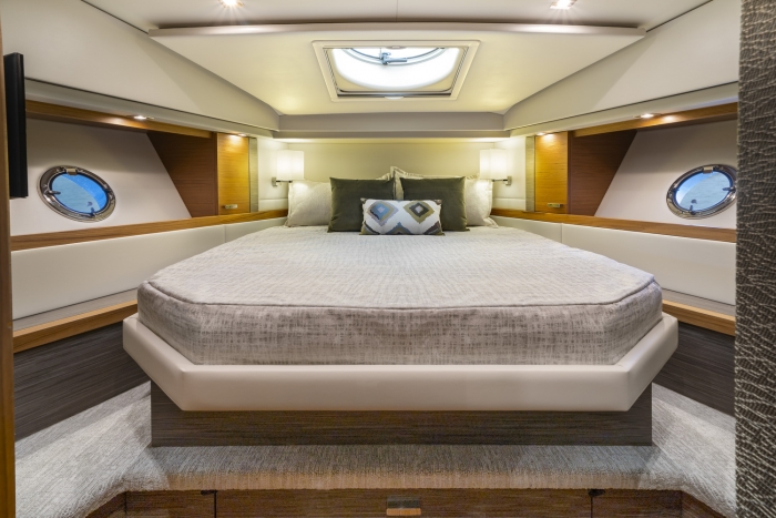 Tiara yachts 39 Coupe | owner's stateroom