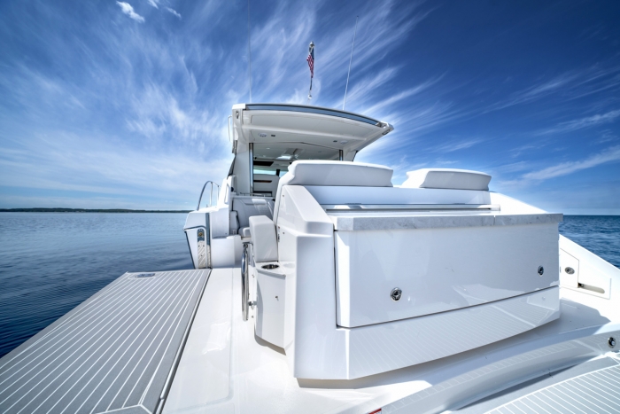 Tiara Yachts 43 LE, Aft Rotating Lounge Module