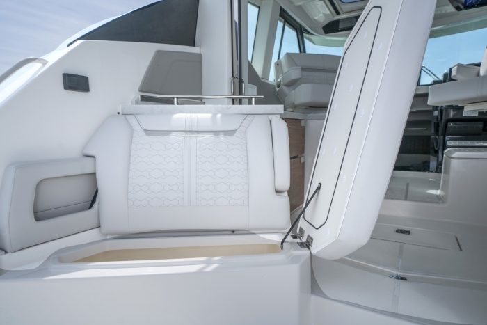 Tiara Yachts 43 LE | Aft Facing Seat, Cooler Box