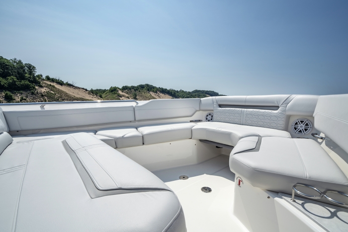 Tiara Yachts 43 LS | Forward Chaise Lounge 