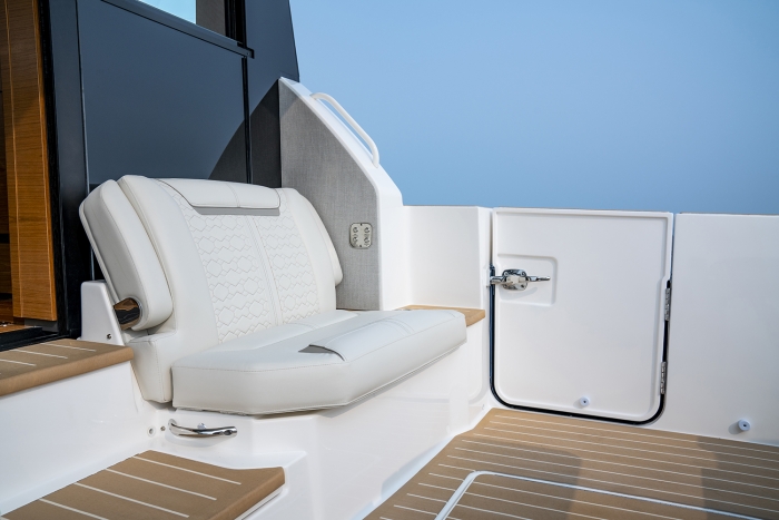 Tiara Yachts 48 LE | Starboard Aft Facing Seat 