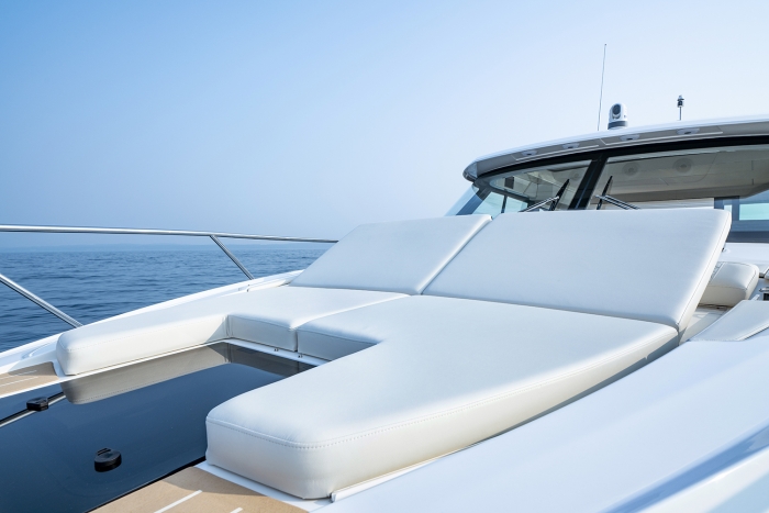 Tiara Yachts 48 LE | Signature Upholstery Package: Whitewater