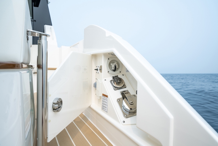 Tiara Yachts 48 LE | Starboard Shore Power connection
