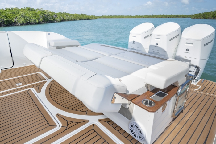 Tiara yachts 48 LS | Recessed Euro-chaise module 