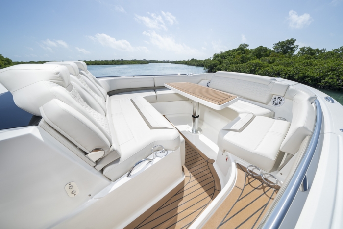 Tiara yachts 48 LS | Signature Upholstery Package: Lighthouse White