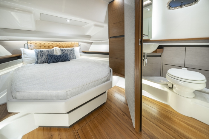 Tiara yachts 48 LS | Owner`s stateroom and head