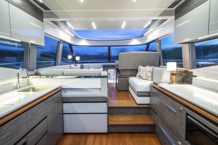 Tiara Yachts 49 Coupe | Salon