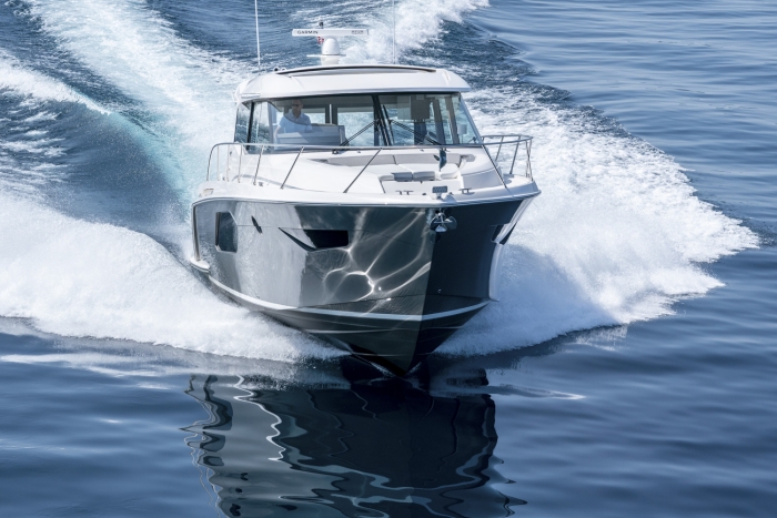 Tiara Yachts 49 Coupe | Hull Color: Pewter