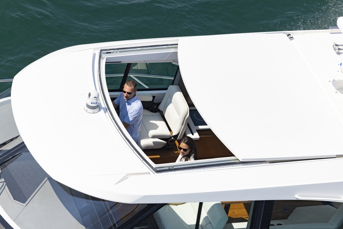 Tiara Yachts 48 LE | Electrically Actuated Sunroof