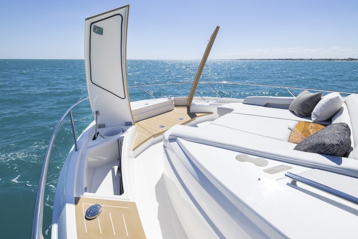 Tiara Yachts EX 54 | Bow Storage