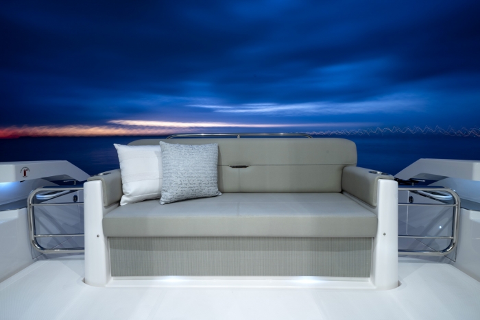 Tiara yachts 39 Coupe | Forward facing Lounge