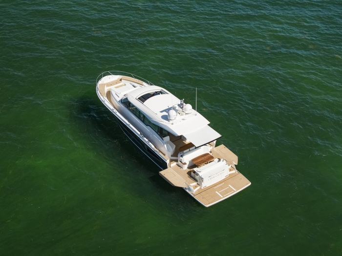 Tiara Yachts EX 60 | Hull side Terraces Deployed