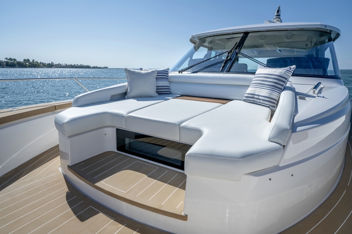 Tiara Yachts EX 60 | Upholstery Package: Lighthouse White