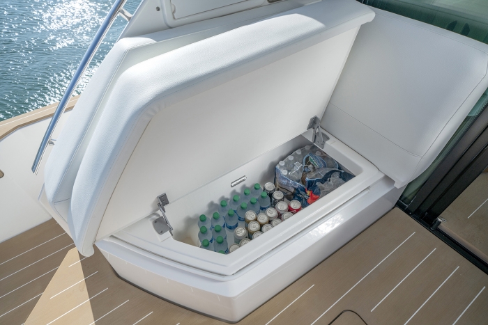 Tiara Yachts EX 60 | insulated cooler box