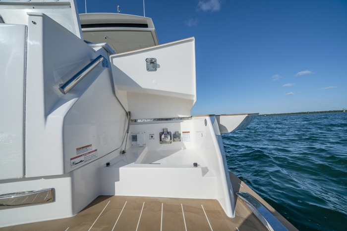 Tiara Yachts EX 60 | Starboard Shore Power Connection