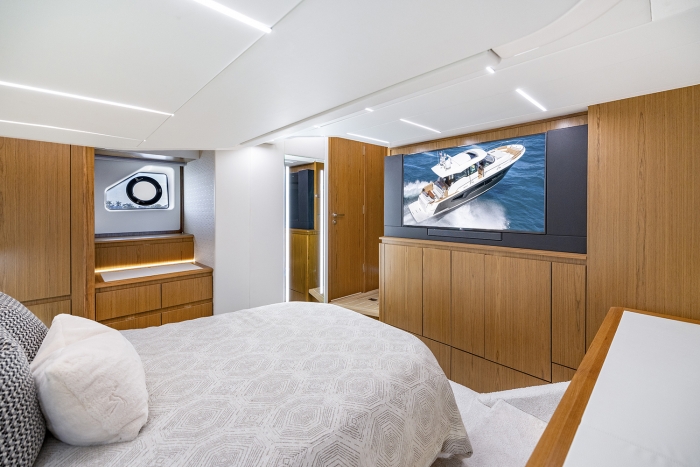 Tiara Yachts EX 54 | Owner's Stateroom
