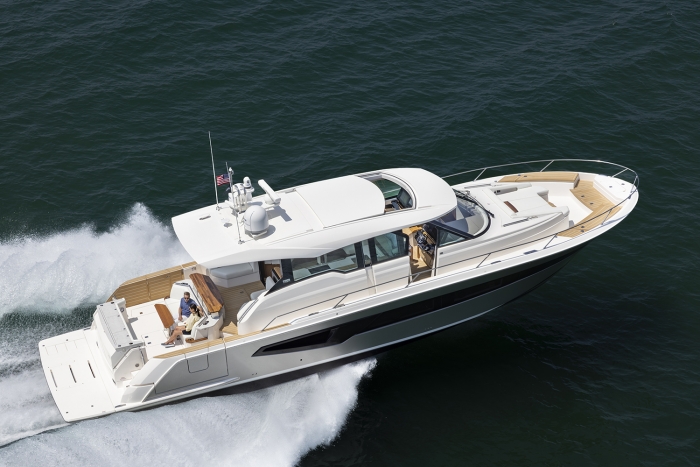 Tiara Yachts EX 60 | Hull Color: Platinum