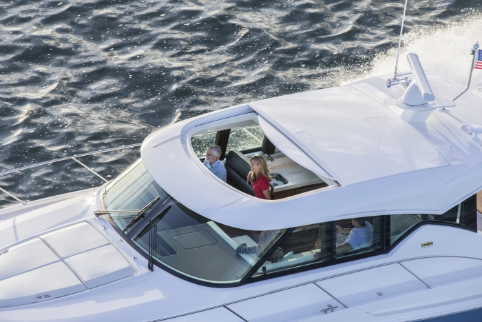 Tiara Yachts 44 Coupe | Sunroof